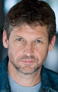 Rus Blackwell